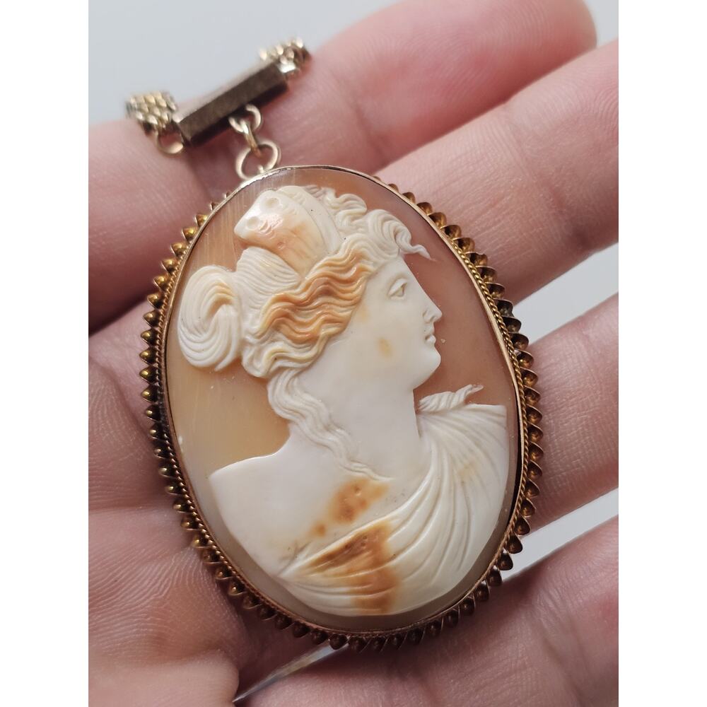 Vintage 10K Yellow Gold Cameo Pendant/Brooch With Gold Filled Chain 19"